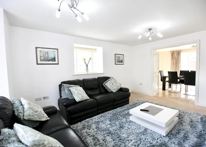 Large Stylish Cambridge House