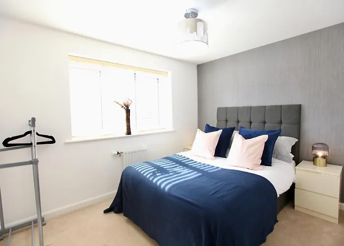 Large Stylish Cambridge House