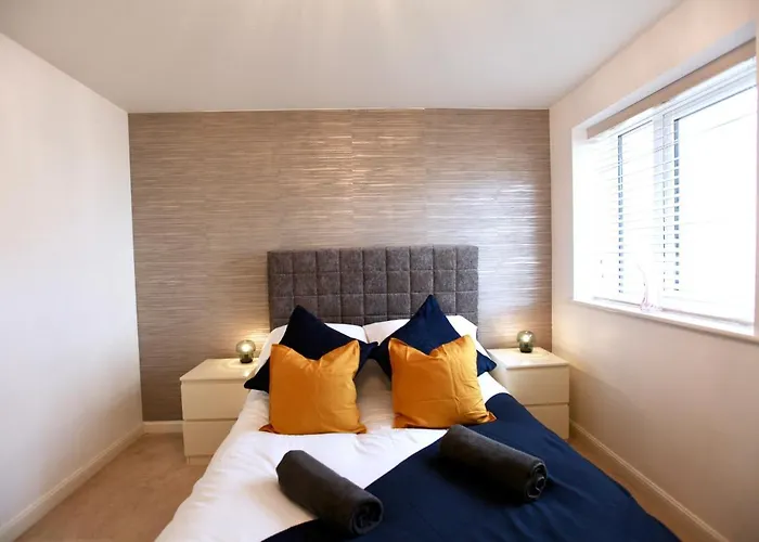 Large Stylish Cambridge House
